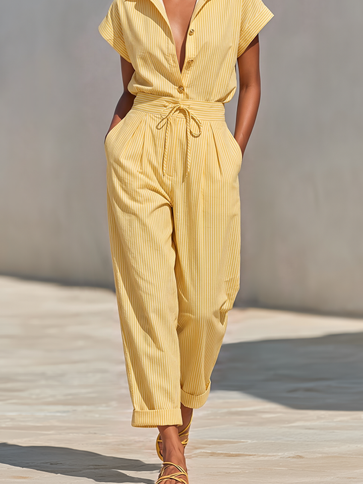 Conjunto de dos piezas para mujer, blusa de rayas verticales en limón con botones frontales y pantalón pitillo con bolsillos laterales, estilo casual-chic para la playa MDZ2203F4LYL