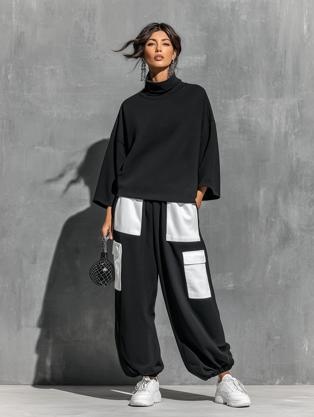 Conjunto de chándal de dos piezas para mujer, de punto de algodón negro, sudadera extragrande de cuello alto y manga 3/4 y pantalón cargo tipo jogger con puños elásticos y bloques de color blanco con bolsillos de parche MDZ0696G6YZJ