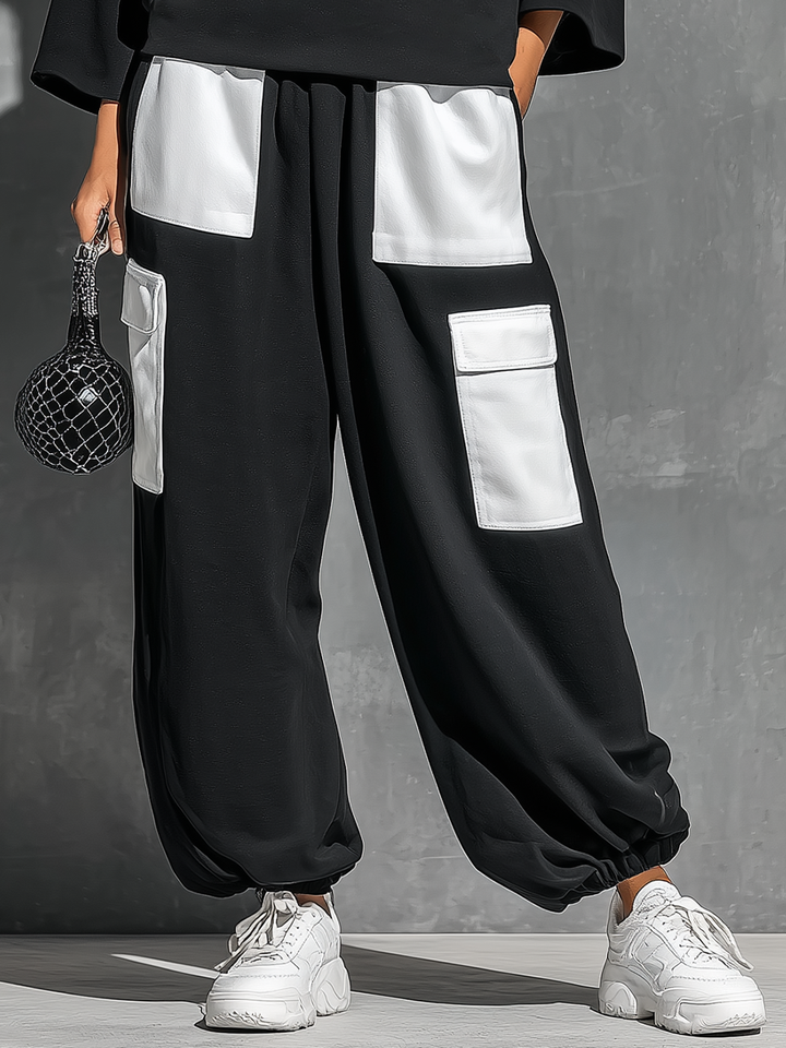 Conjunto de chándal de dos piezas para mujer, de punto de algodón negro, sudadera extragrande de cuello alto y manga 3/4 y pantalón cargo tipo jogger con puños elásticos y bloques de color blanco con bolsillos de parche MDZ0696G6YZJ