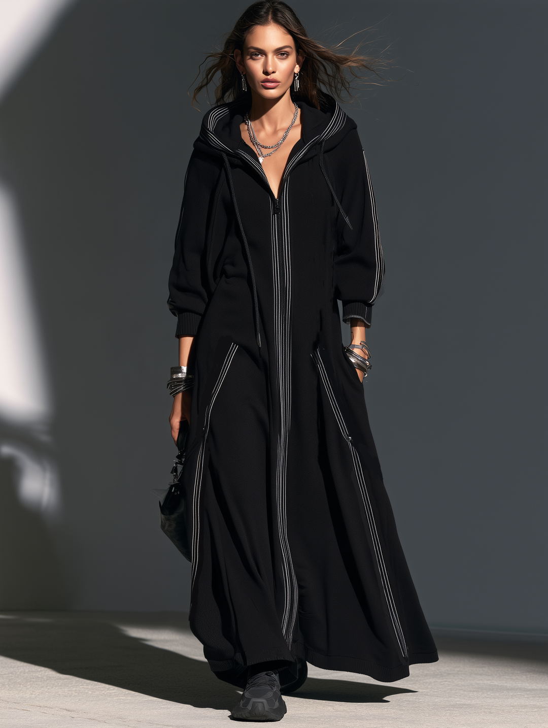 Abrigo largo con capucha de manga larga informal negro de tela de sudadera para mujer