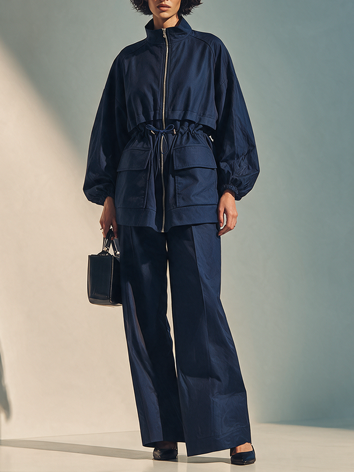 Conjunto de manga larga de mujer estilo utilitario con cuello alto y cordón, azul marino