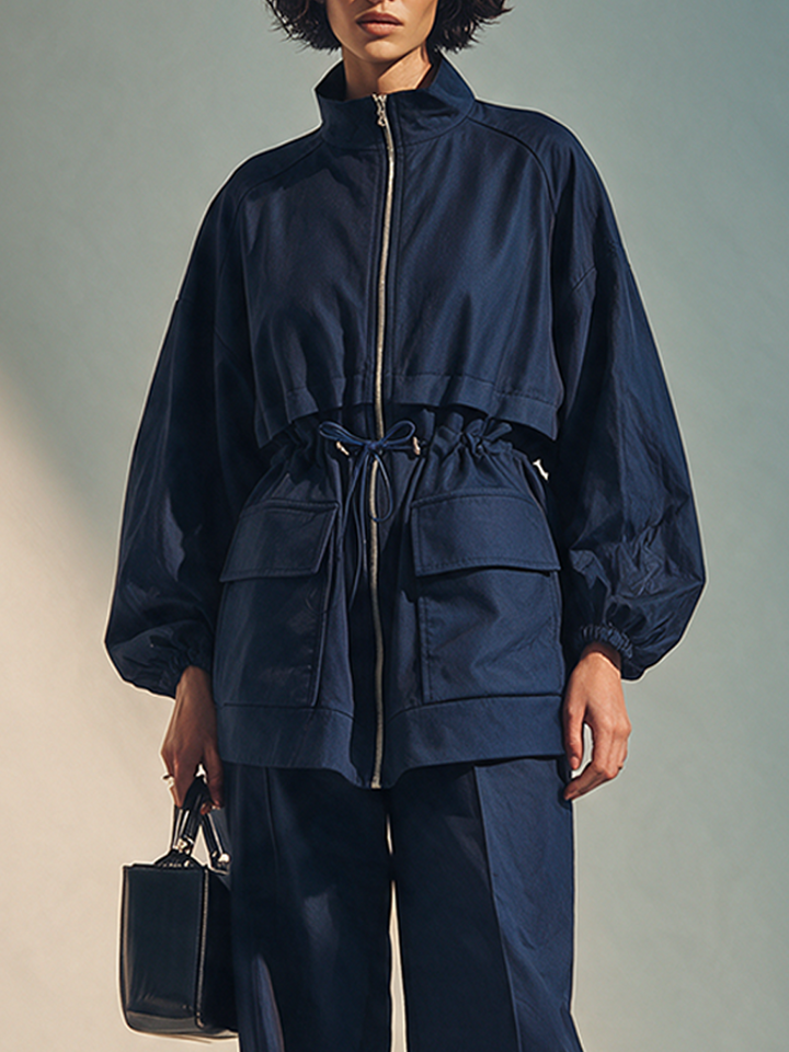 Conjunto de manga larga de mujer estilo utilitario con cuello alto y cordón, azul marino