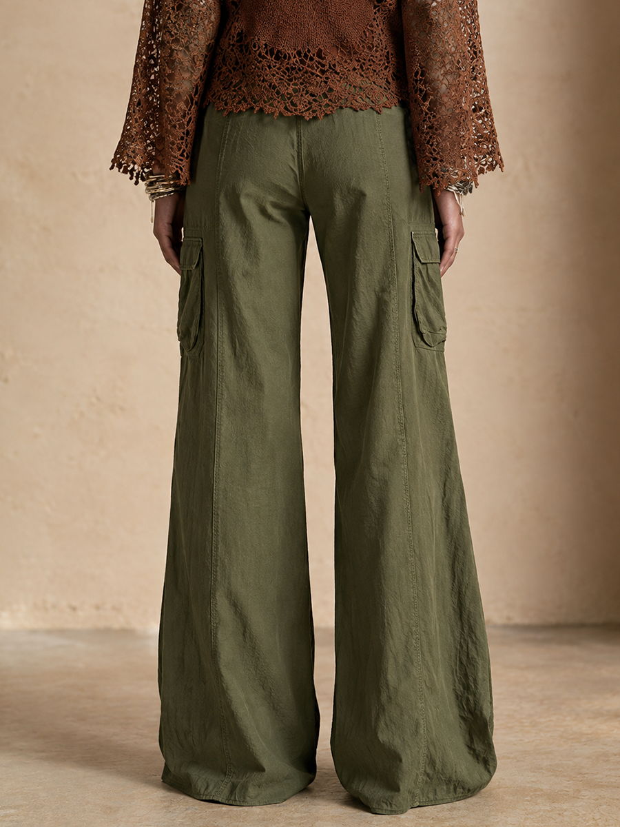 Pantalones casuales acampanados con bolsillos utilitarios para mujer