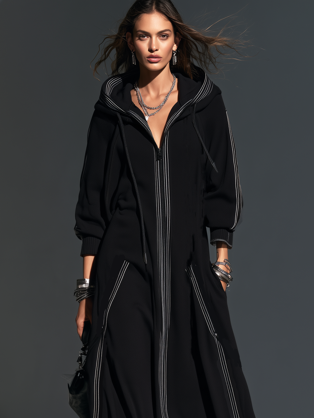 Abrigo largo con capucha de manga larga informal negro de tela de sudadera para mujer