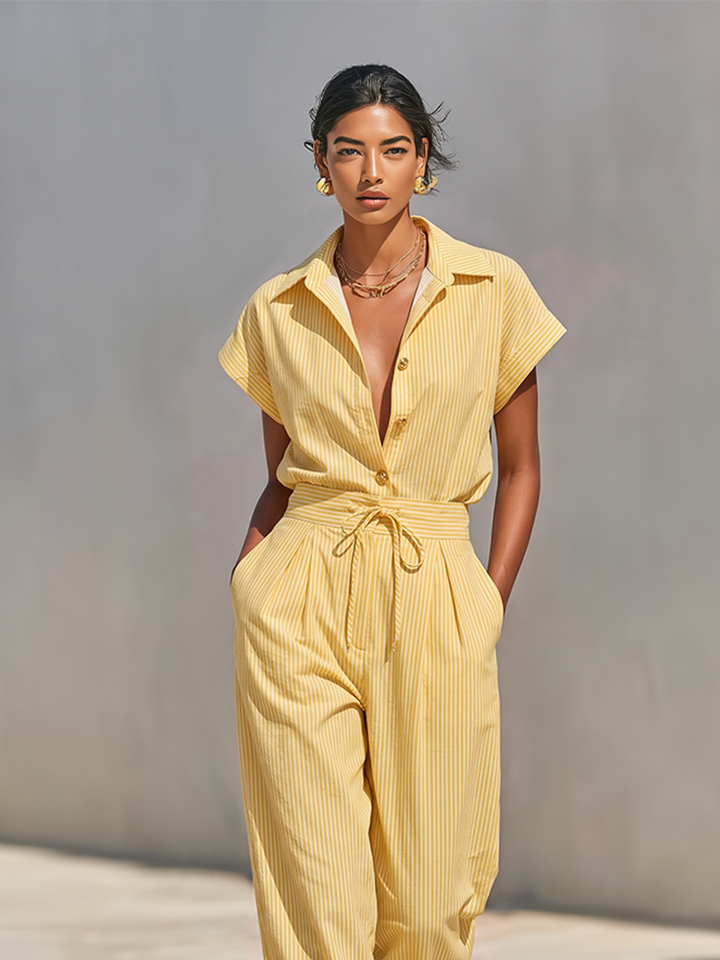 Conjunto de dos piezas para mujer, blusa de rayas verticales en limón con botones frontales y pantalón pitillo con bolsillos laterales, estilo casual-chic para la playa MDZ2203F4LYL