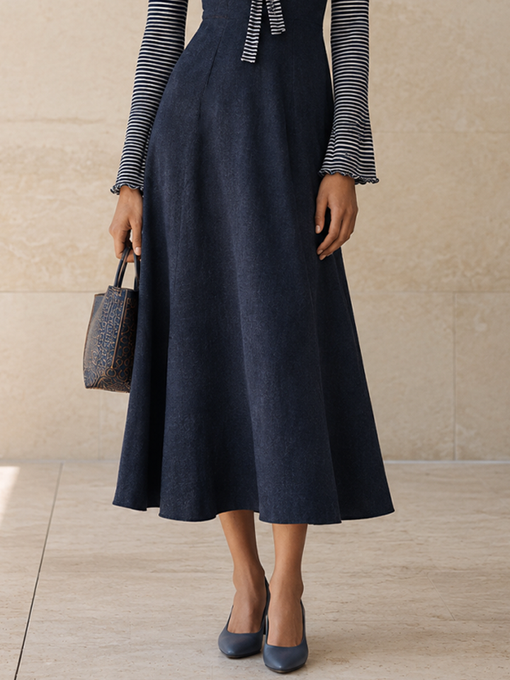 Vestido largo elegante con paneles y lazo frontal a rayas para mujer