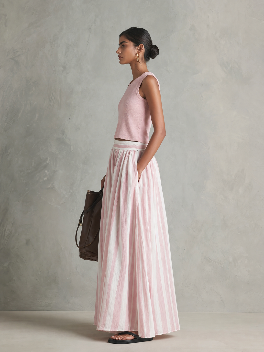 Top de punto elástico rosa casual sin mangas con cuello redondo para mujer combinado con una falda maxi tejida estampada rosa MDZ0986G3LXY