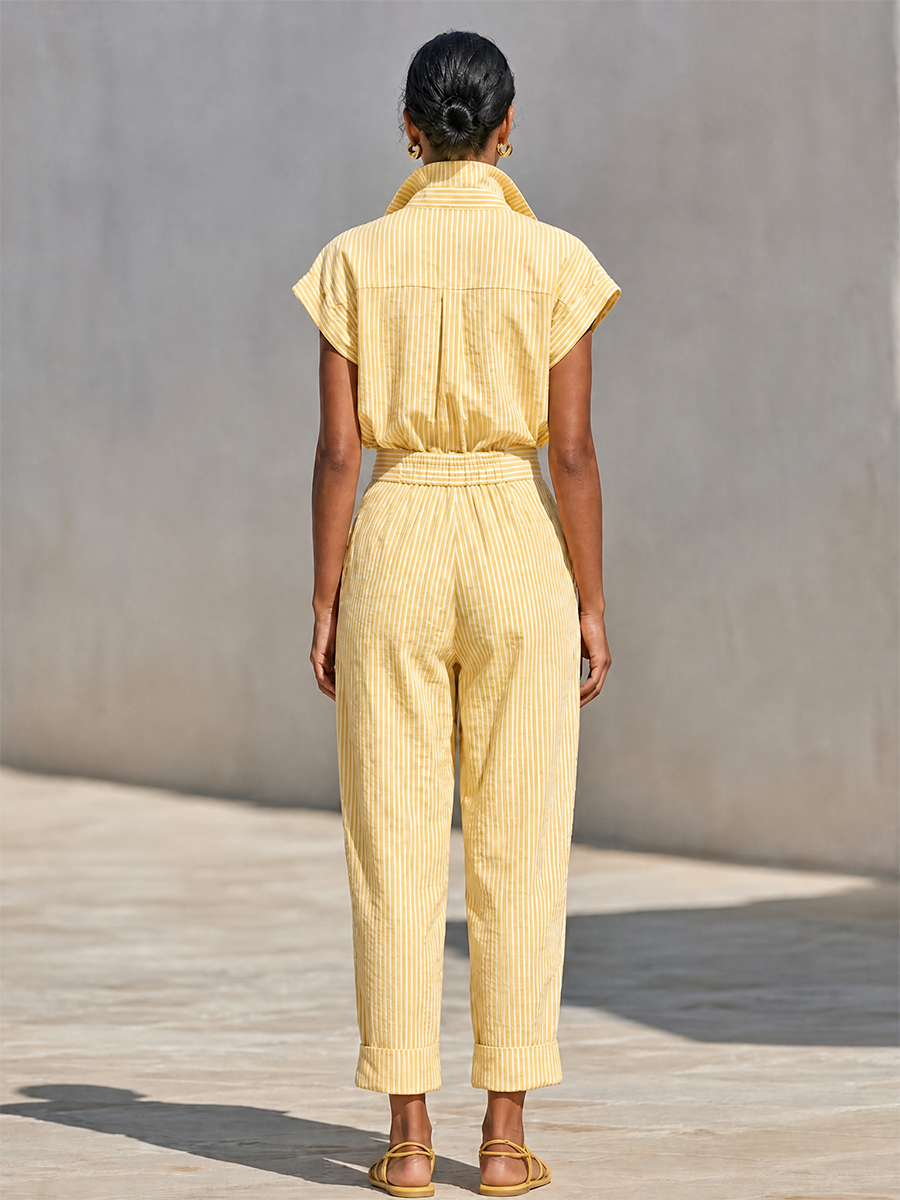 Conjunto de dos piezas para mujer, blusa de rayas verticales en limón con botones frontales y pantalón pitillo con bolsillos laterales, estilo casual-chic para la playa MDZ2203F4LYL
